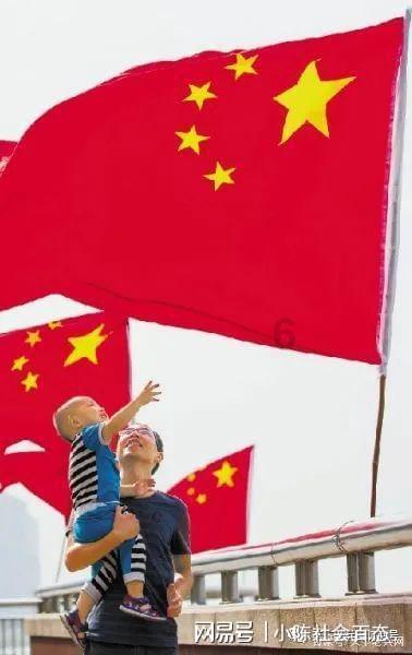 吴千语在高档酒店吃早餐!眉毛剩半截,神色忧愁,像男人撞脸林峰